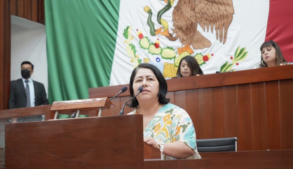 Blanca Águila Lima llamó a autoridades federales para trabajar con conciencia el tema de salud en el país