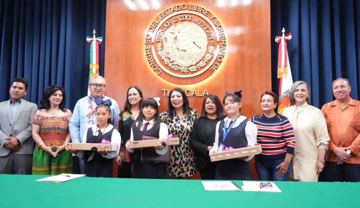 Recibe Diputada Maribel León declaratoria del XII parlamento de las niñas y niños de México 2023