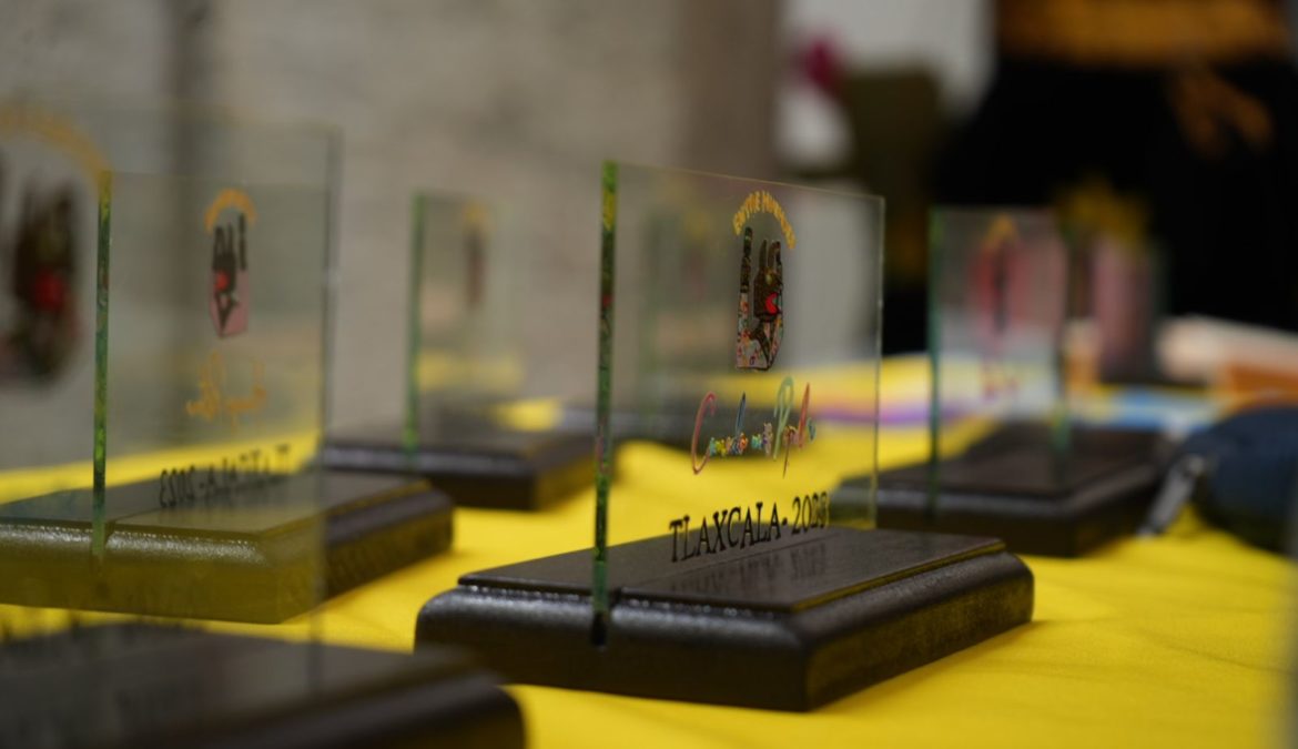 Entregan “Premios entre huehues” en el Congreso del Estado