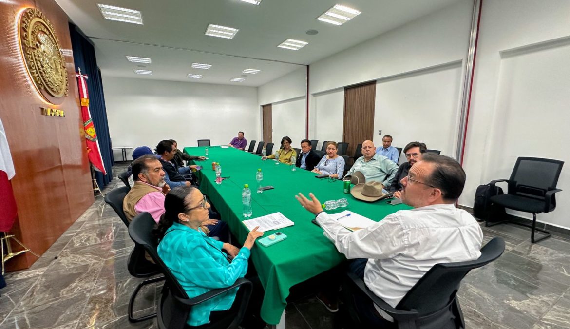 Se reúne diputado Manuel Cambrón con Asociación 100 por Tlaxcala