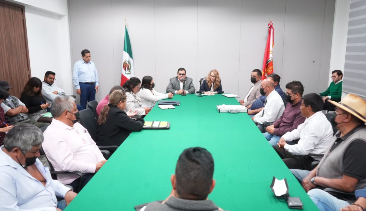 Reciben diputados a integrantes de la Unificación de Concesionarios del Estado de Tlaxcala A.C.