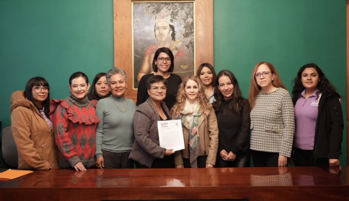Reciben diputadas de activistas feministas iniciativas para armonizar Ley 3 de 3 en el Estado