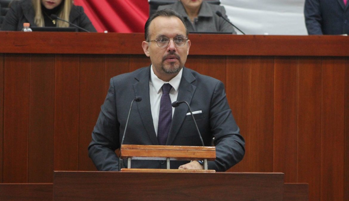 Propone Manuel Cambrón reformar la Constitución de Tlaxcala en materia de registro de obligaciones alimentarias
