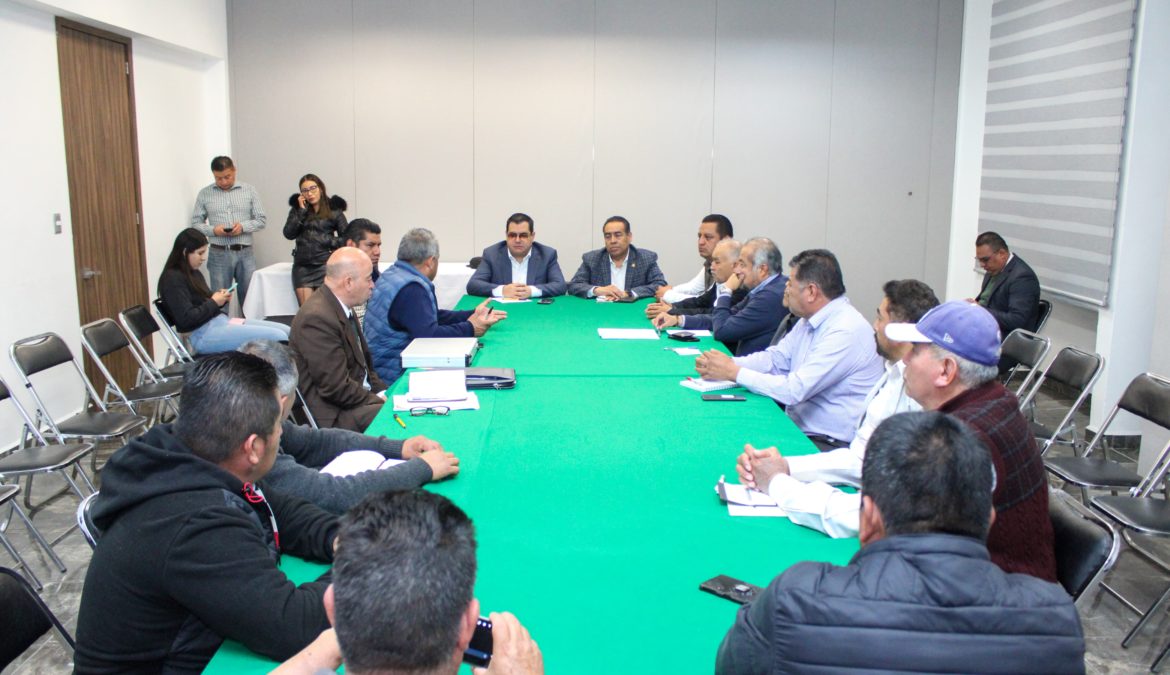 Reciben Diputados a una comisión de representantes del sector de transporte público del Estado de Tlaxcala