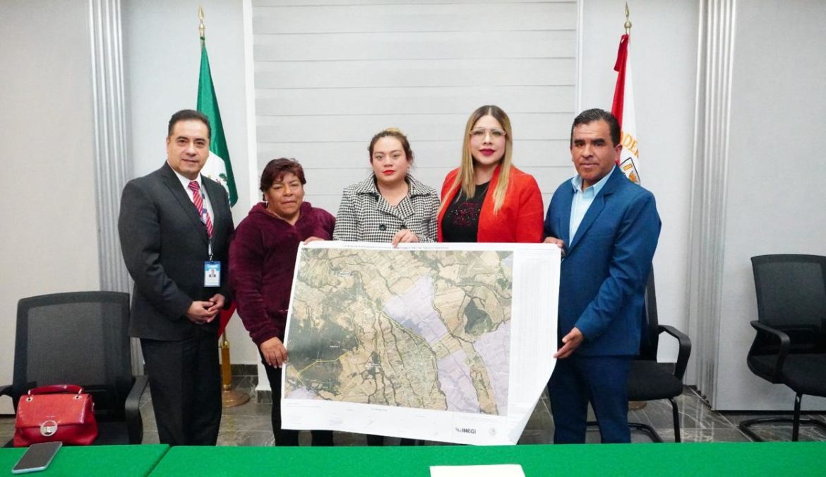 Entrega diputada Mónica Sánchez, cartografía de límites territoriales a San José Teacalco, Cuaxomulco y Santa Cruz Tlaxcala