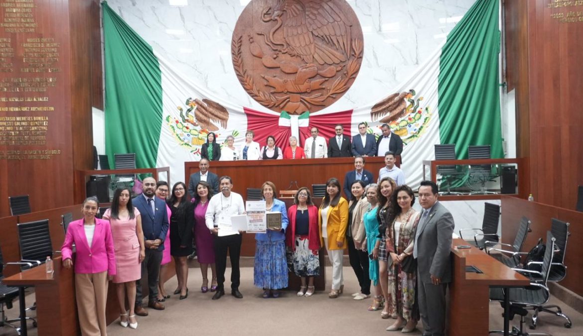 Entrega Congreso de Tlaxcala presea “50 años por la educación al servicio del pueblo” 2024
