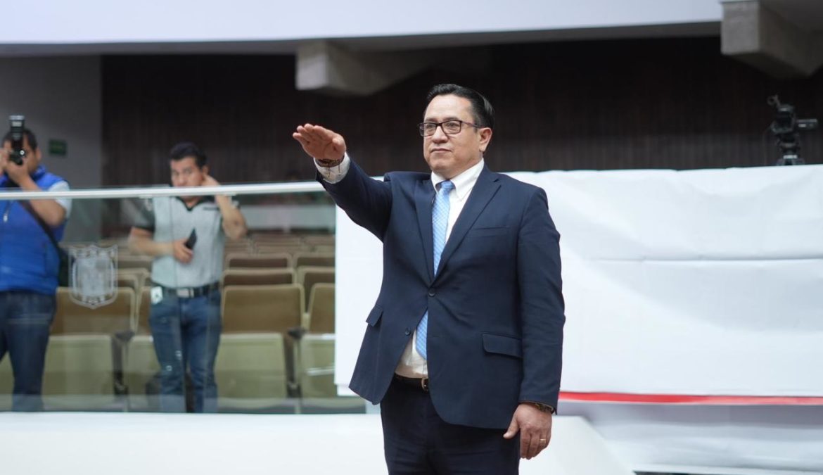 Rinde protesta Norberto Sánchez Briones como titular del Órgano Interno de Control de la FGJE