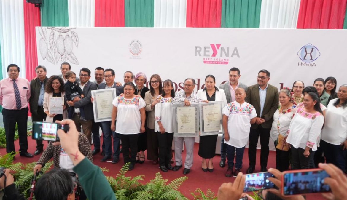 Reconoce Diputada Reyna Flor Báez a promotores del cacao en Tlaxcala