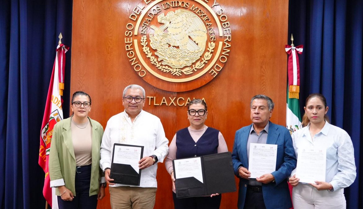 Firma Sandra Aguilar convenio para fortalecer servicio social con enfoque comunitario