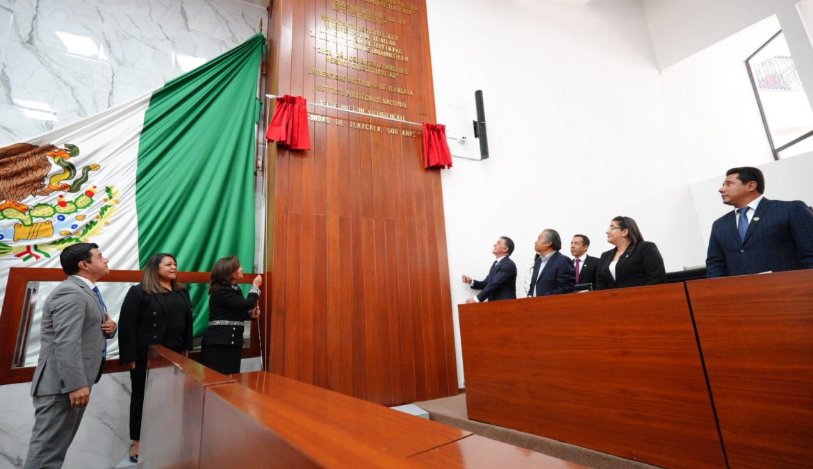 Congreso devela letras doradas “Ciudad de Tlaxcala, 500 años”