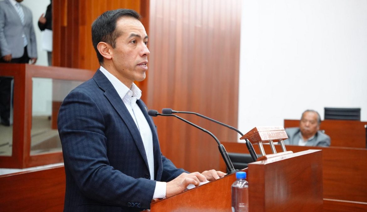 Propone Bladimir Zainos armonizar la Constitución local con la Federal en materia de no reelección y nepotismo electoral