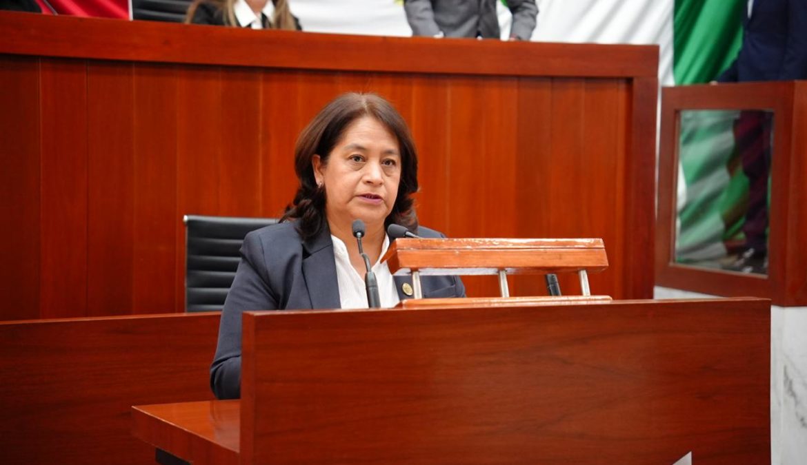 Propone Ana Bertha Mastranzo prohibir cirugías estéticas en menores y tipificar la usurpación de especialidad en cirugía plástica