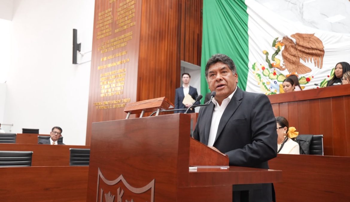 Propone Vicente Morales regular el uso de la inteligencia artificial en la educación en Tlaxcala