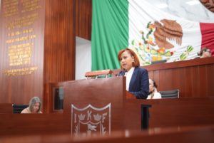 Propone Madai Pérez tipificar competencias vehiculares ilícitas en la vía pública